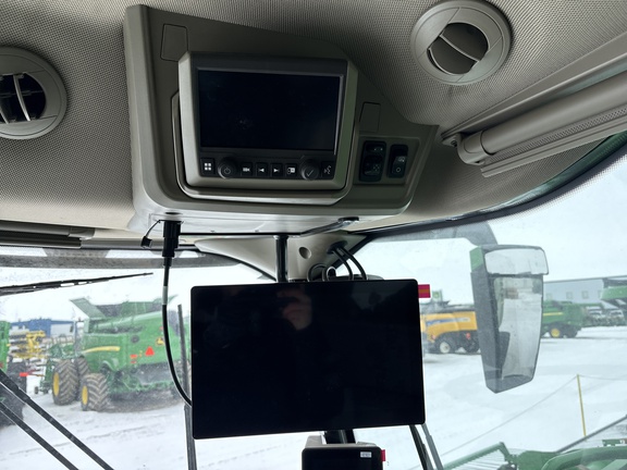 Used 2025 John Deere X9 1000 Combines at Horizon Ag & Turf in Lloydminster, AB - Photo15