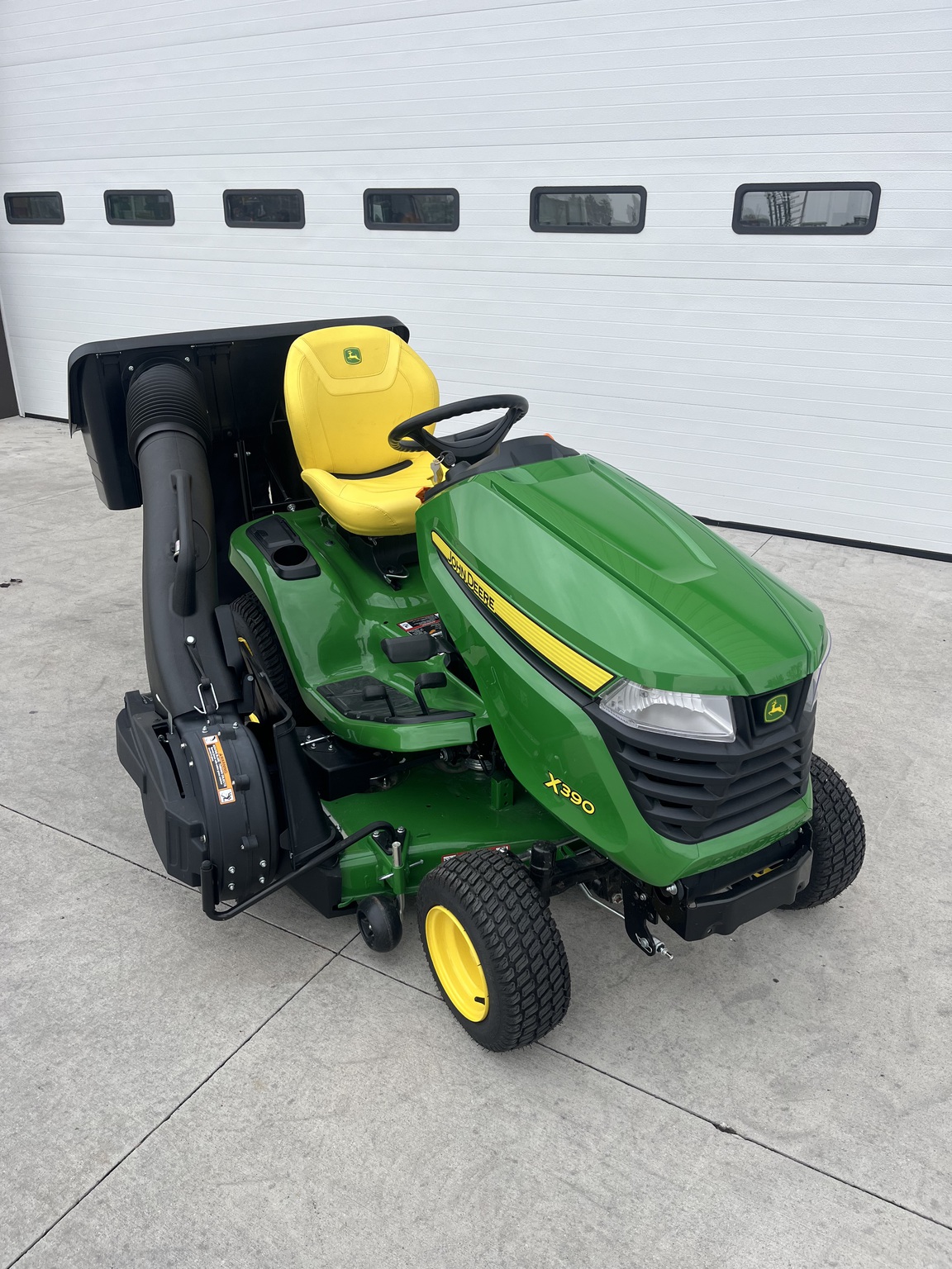 2024 John Deere X390 Image 1