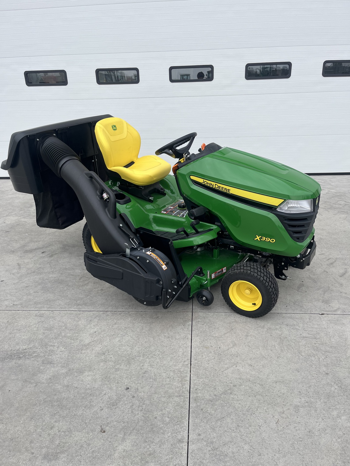 2024 John Deere X390 Image 2