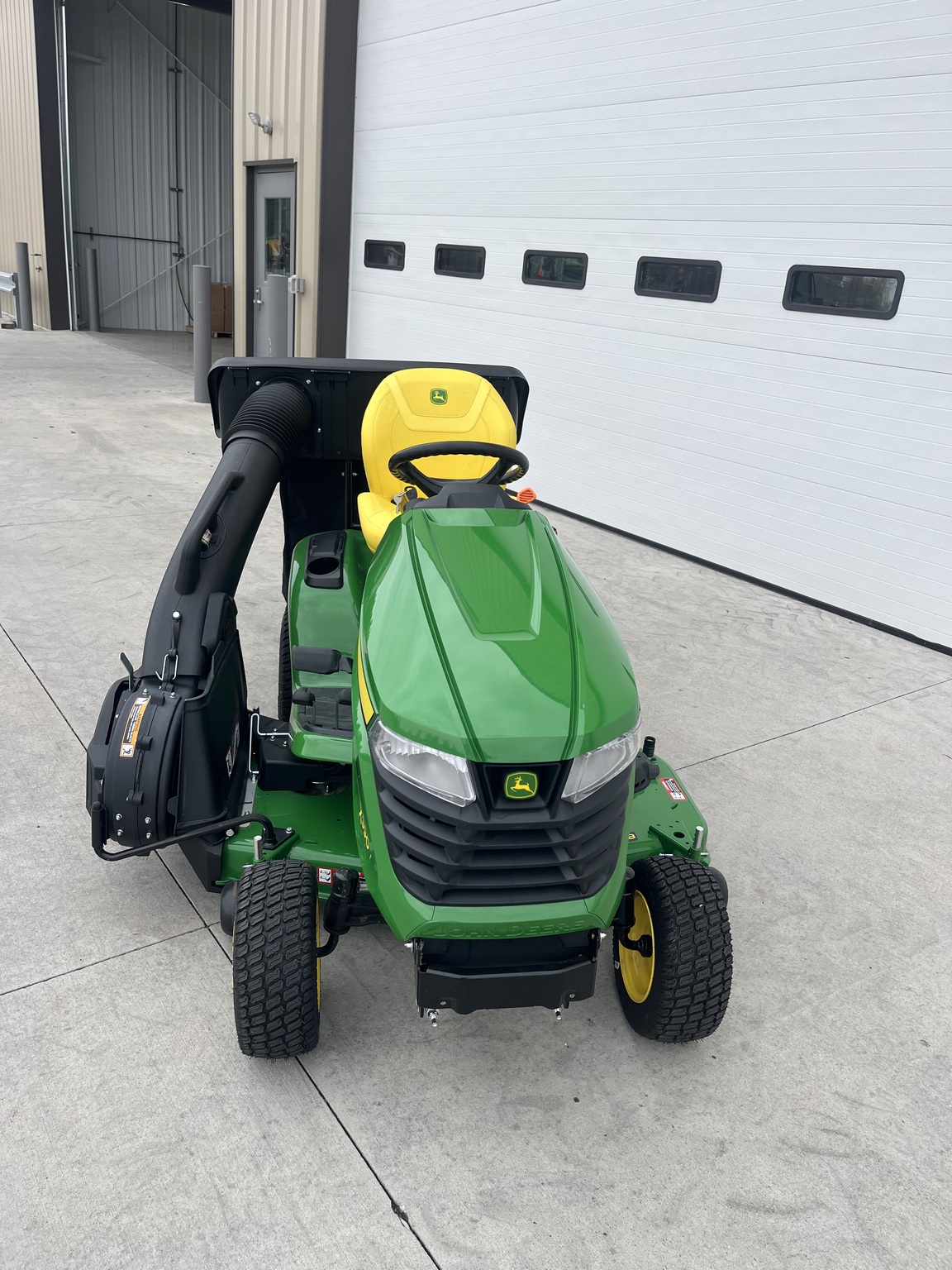 2024 John Deere X390 Image 3