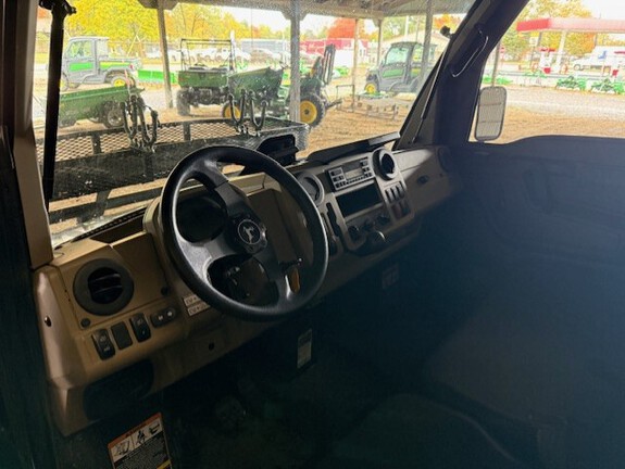 Photo of 2023 John Deere XUV 835R