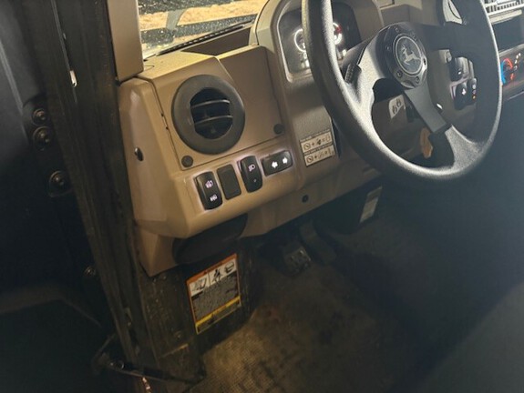 Photo of 2023 John Deere XUV 835R