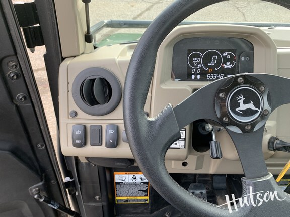 Photo of 2023 John Deere XUV 835R