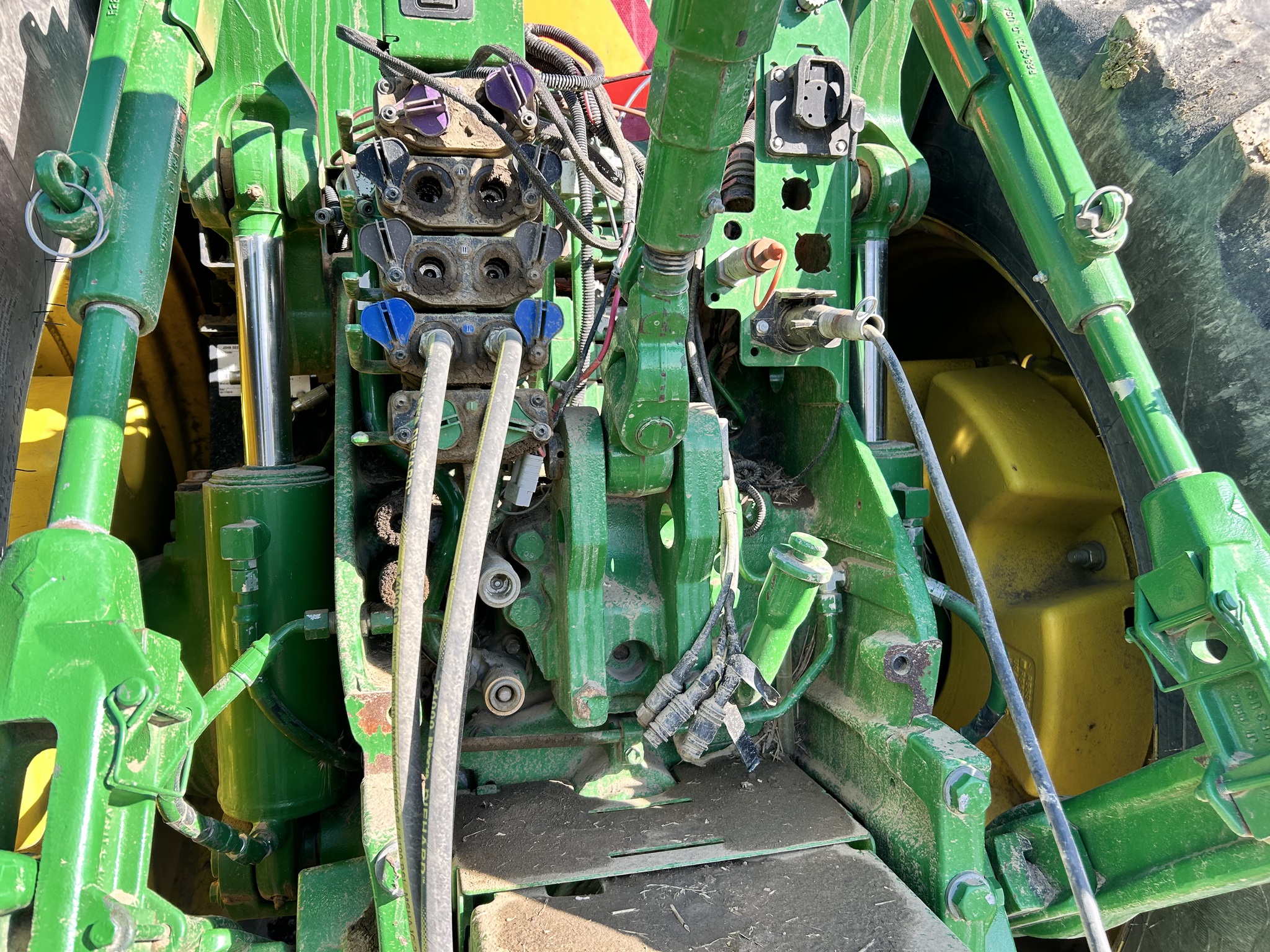 2019 John Deere 8320R Image 9