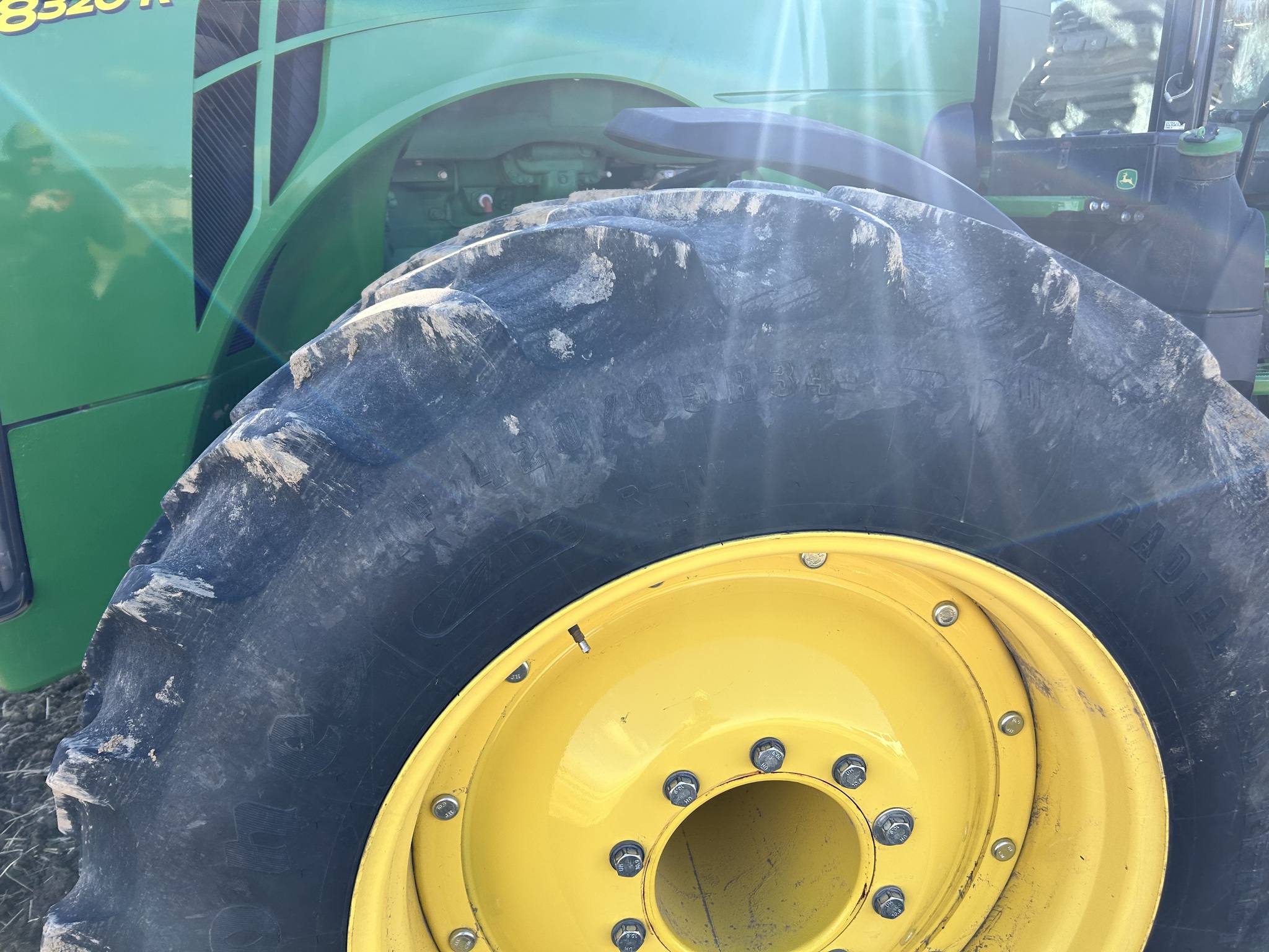 2019 John Deere 8320R Image 11