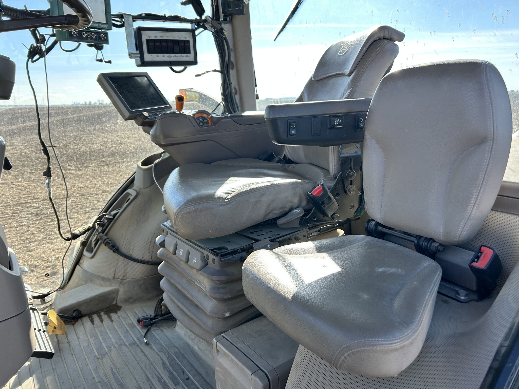 2019 John Deere 8320R Image 13