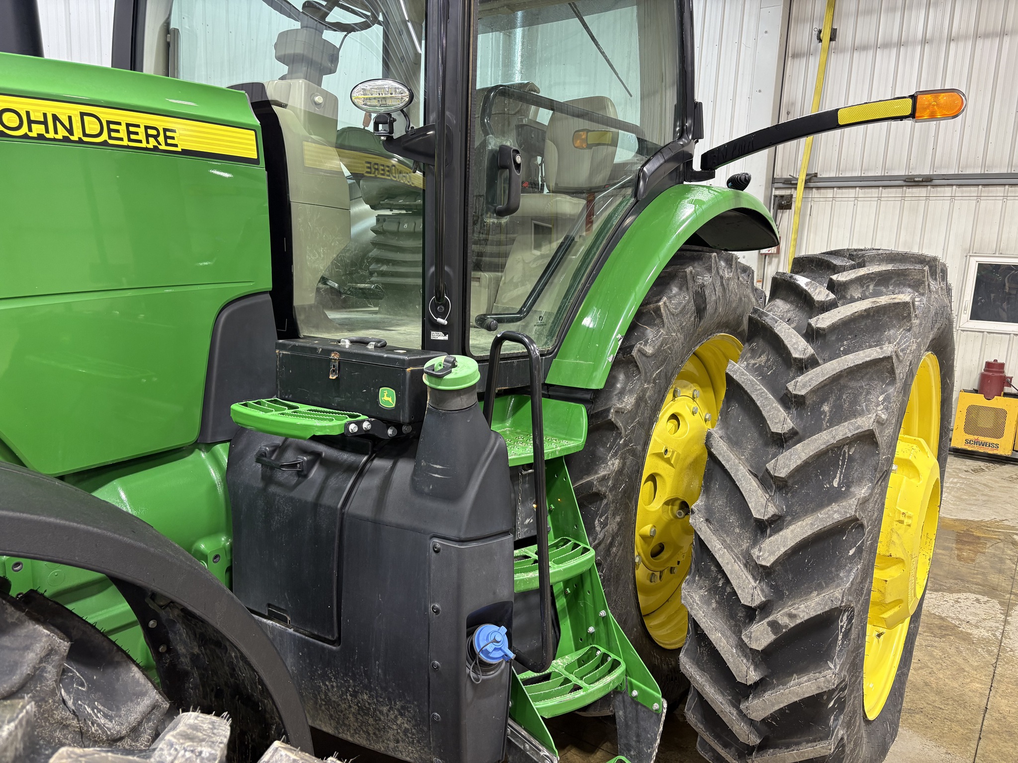 2019 John Deere 8320R Image 4