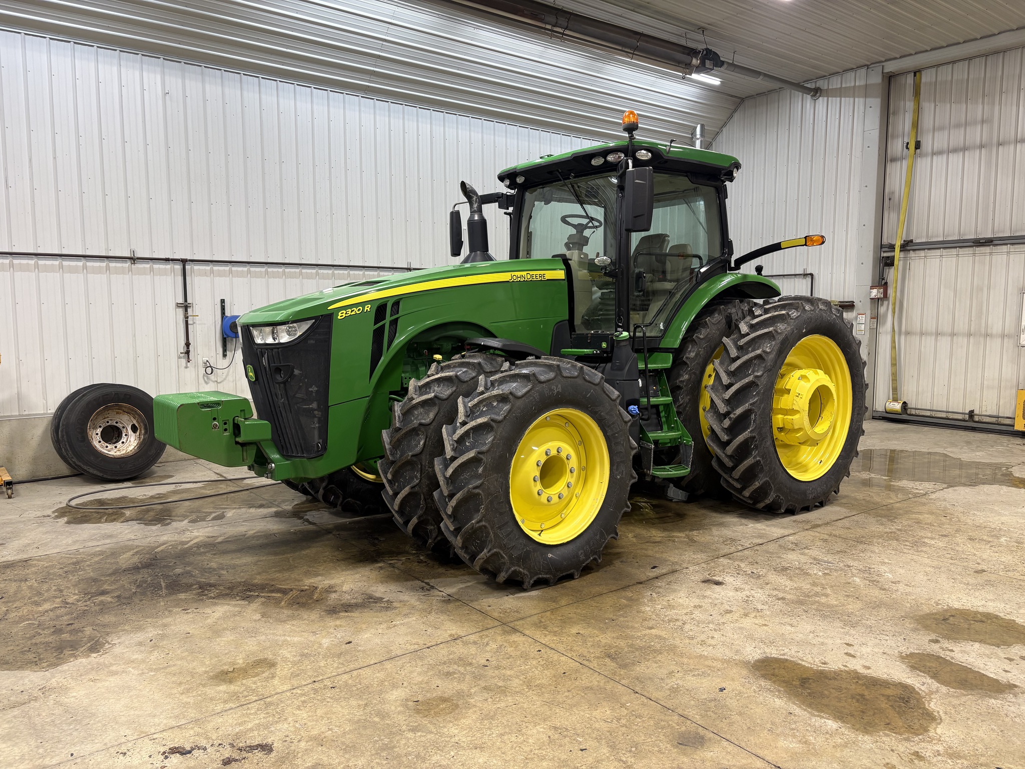 2019 John Deere 8320R Image 2
