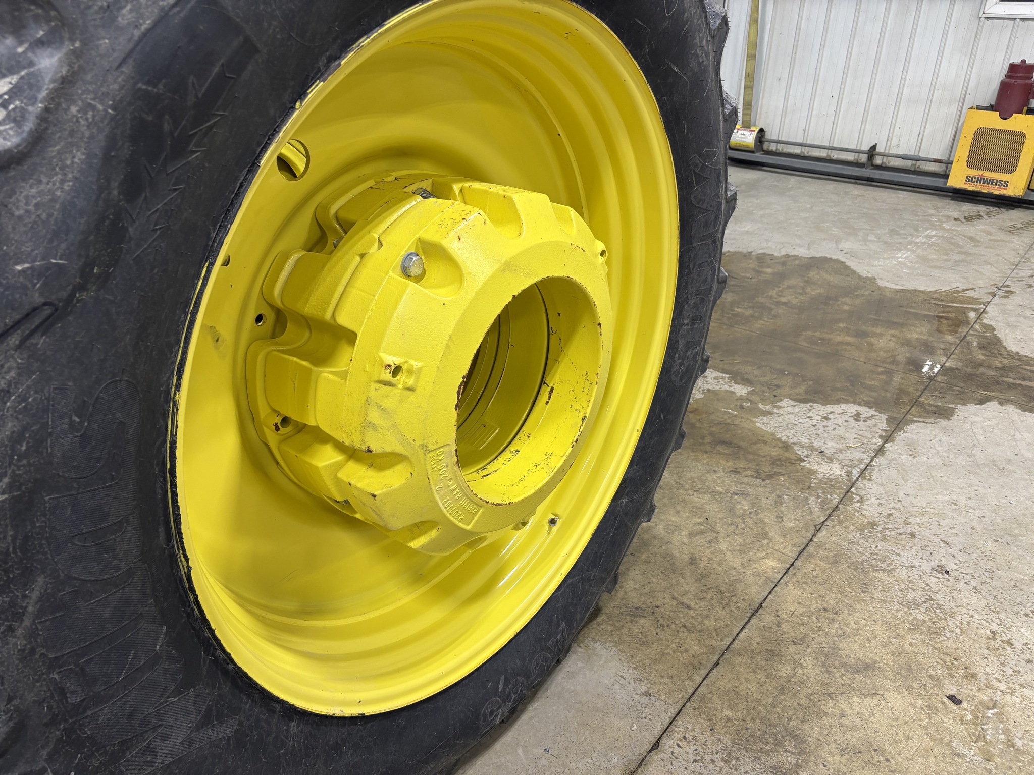 2019 John Deere 8320R Image 25