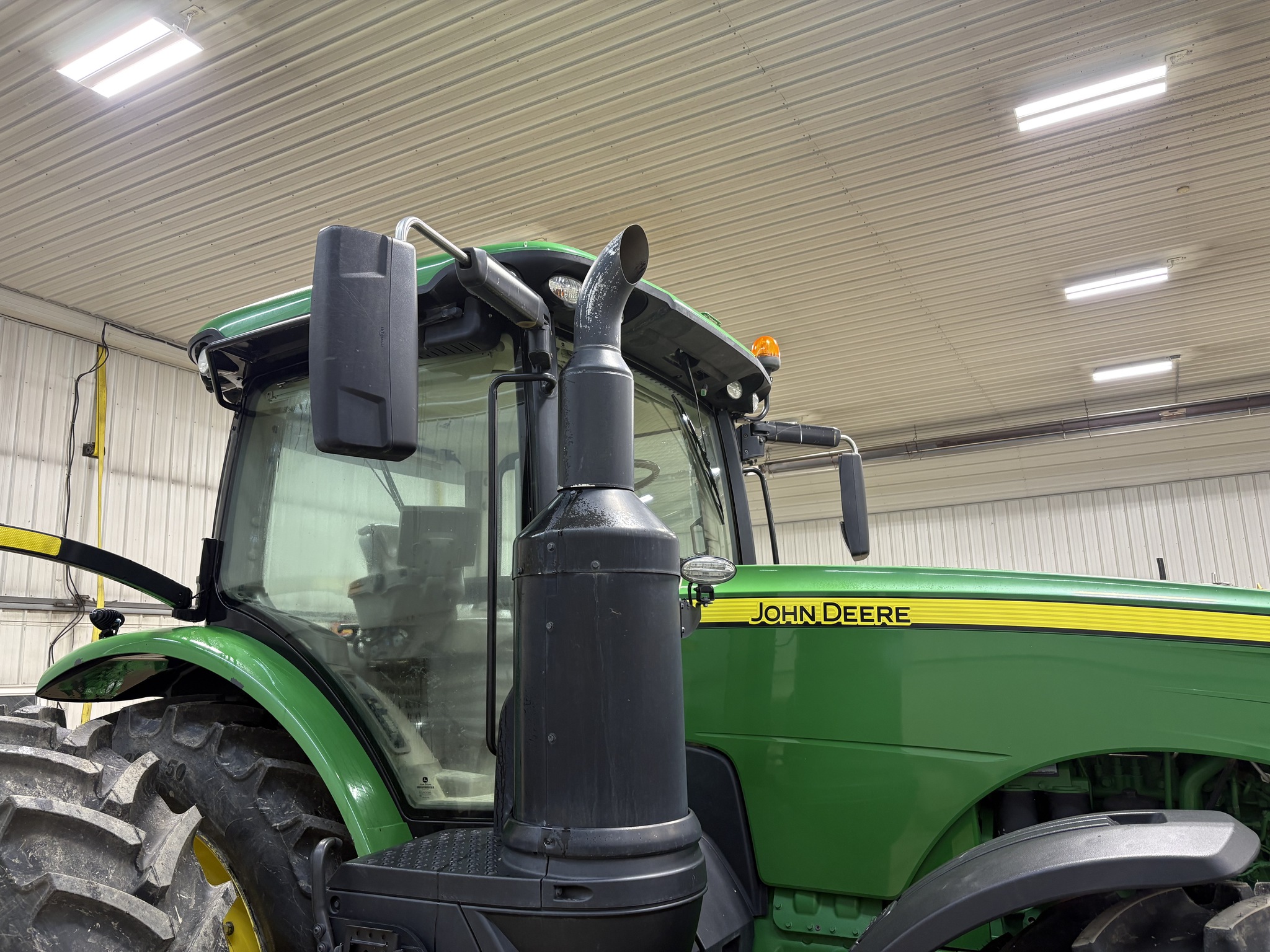 2019 John Deere 8320R Image 3