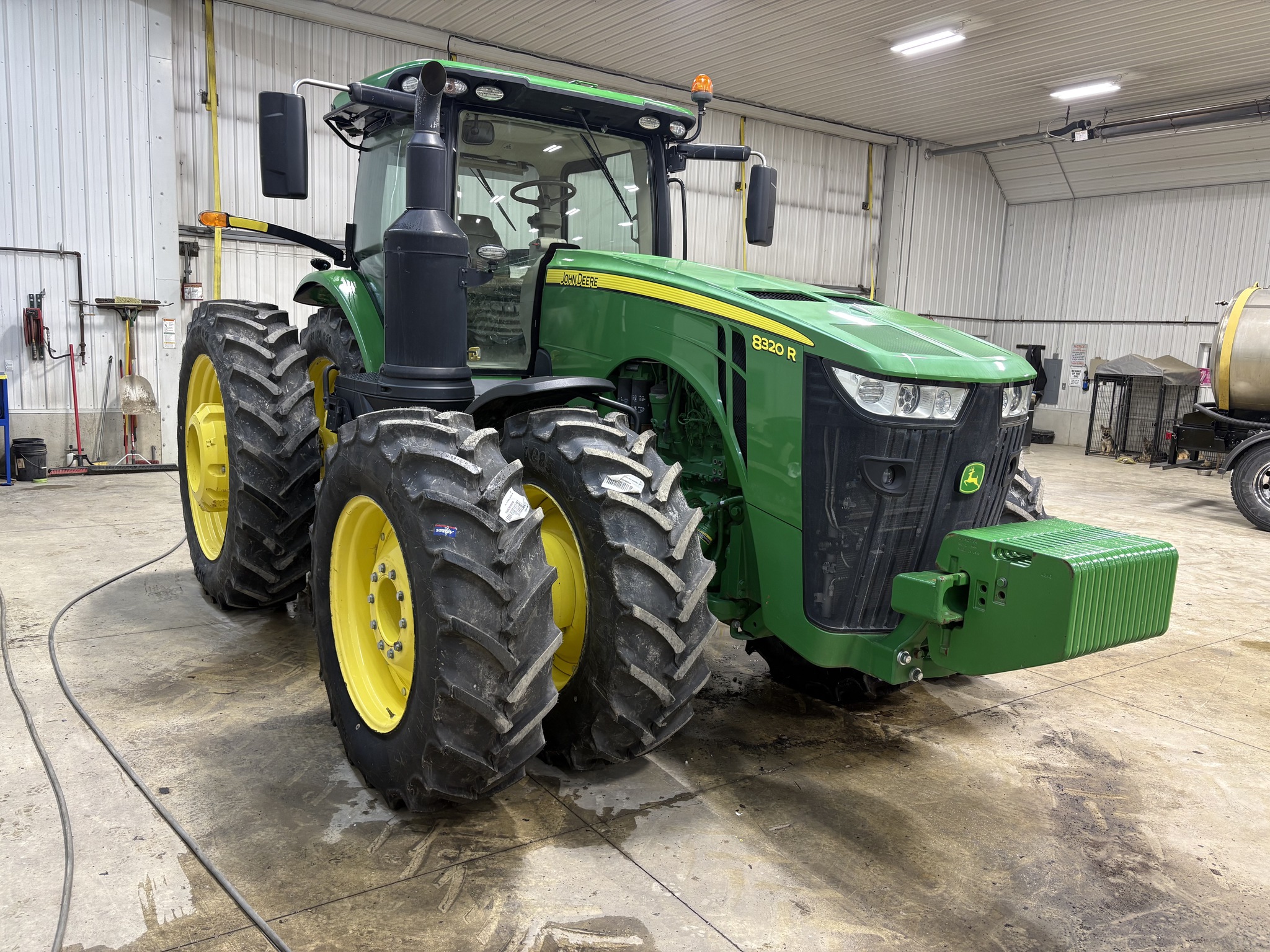 2019 John Deere 8320R Image 1