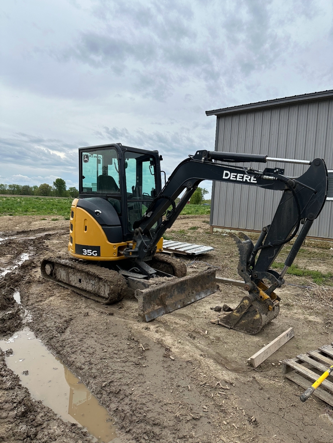 2018 John Deere 35G Image 1