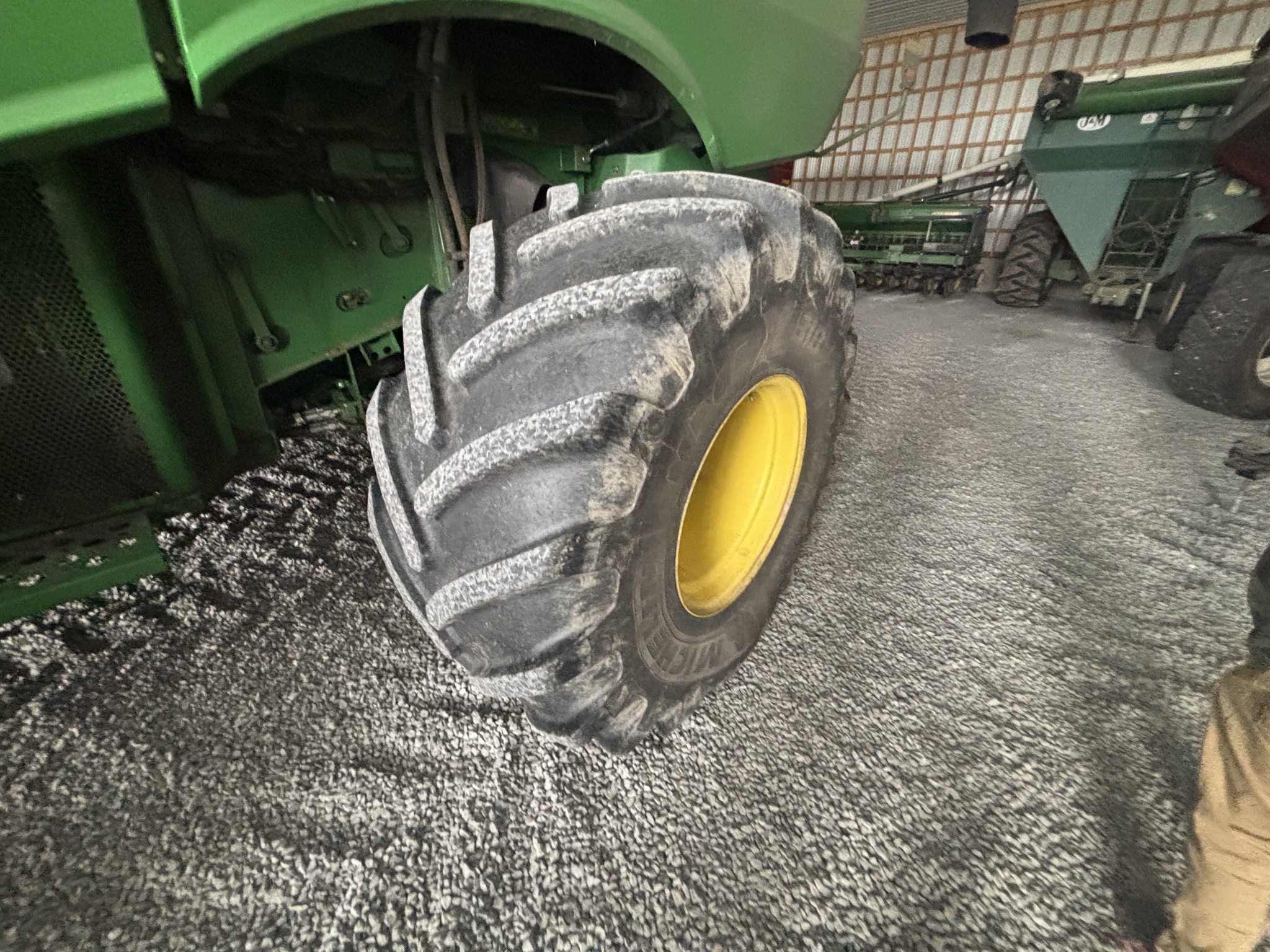 2013 John Deere S670 Image 8