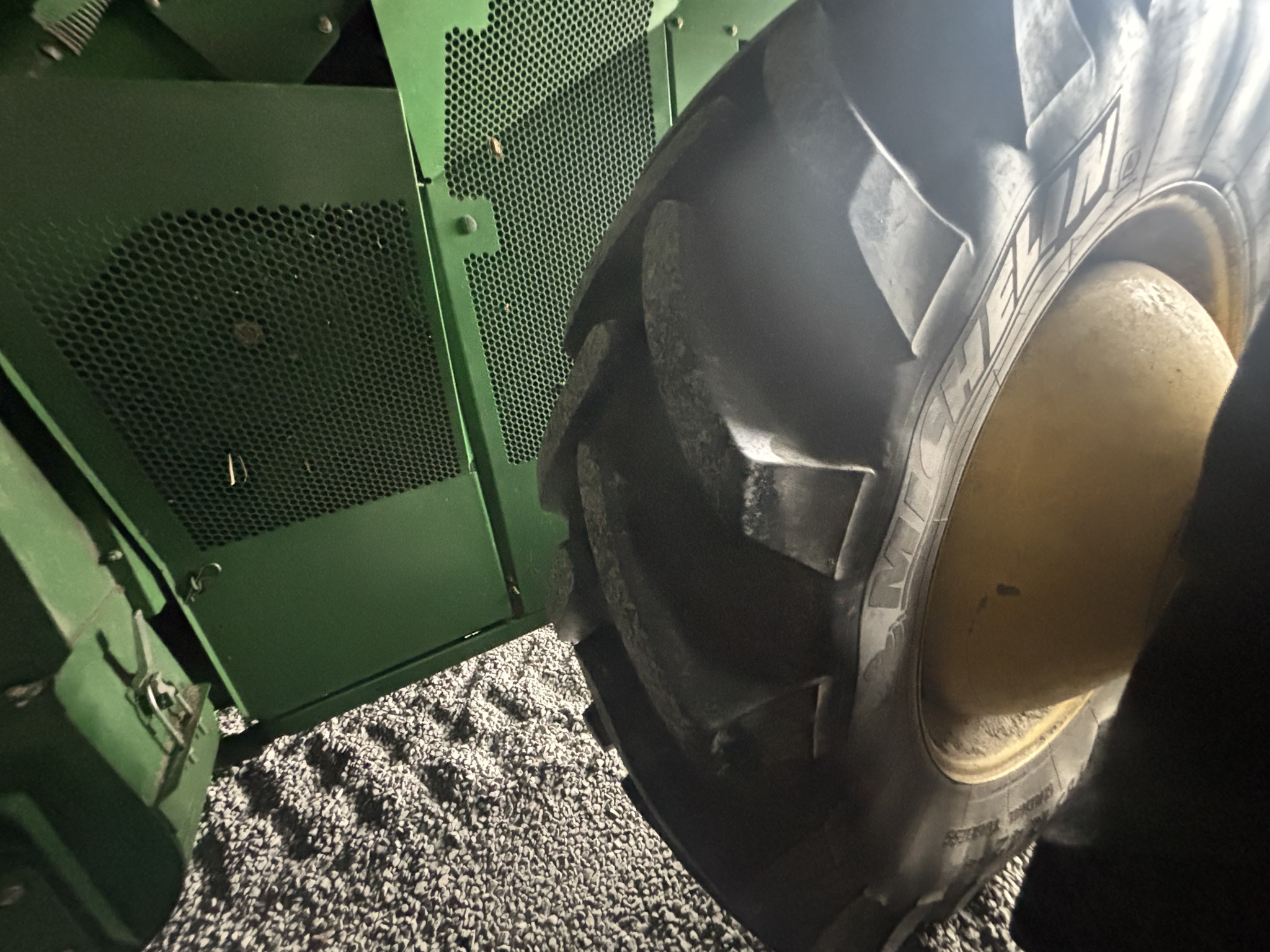 2013 John Deere S670 Image 18