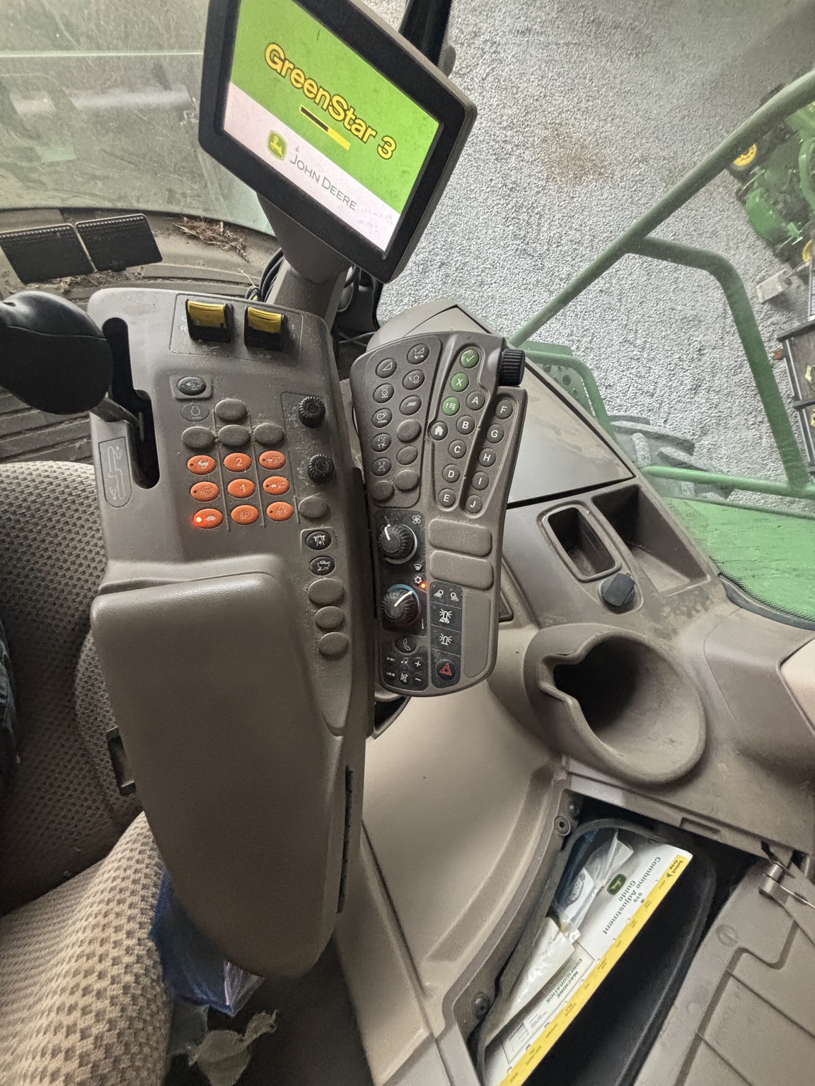 2013 John Deere S670 Image 21