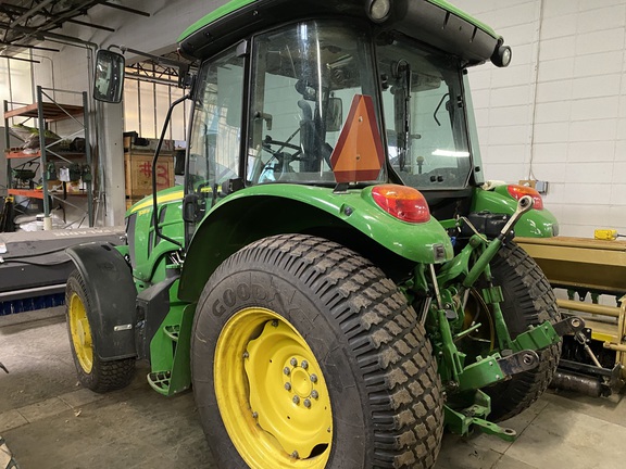2015 John Deere 5085M - Photo4