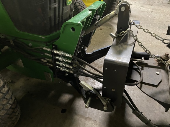2015 John Deere 5085M - Photo10