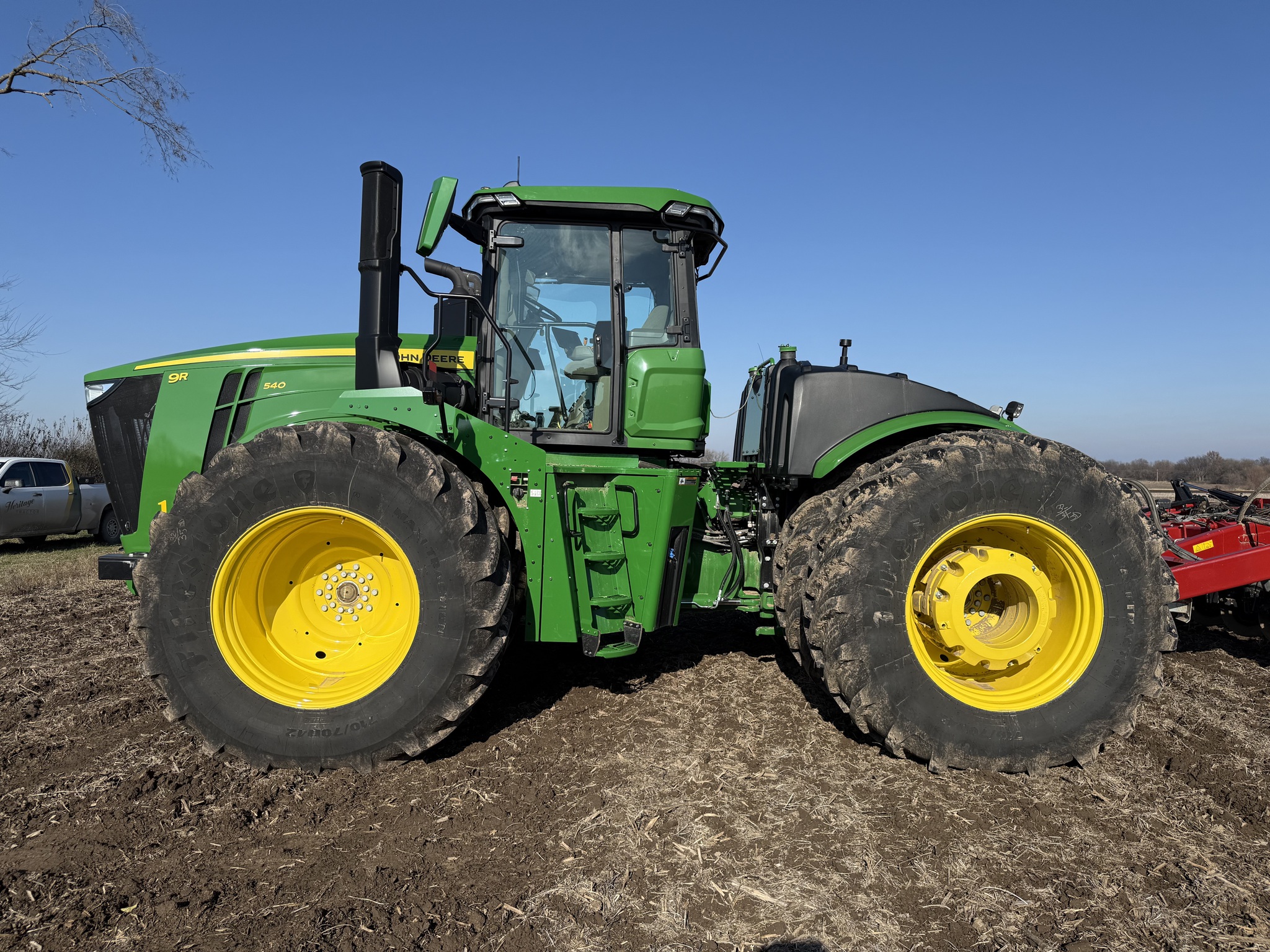  2025 John Deere 9R 540 at Heritage Tractor in Nevada, MO