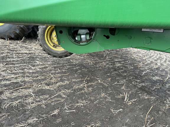 Used 2025 John Deere HDR 35 Combine Platforms at Horizon Ag & Turf in Lloydminster, AB - Photo4