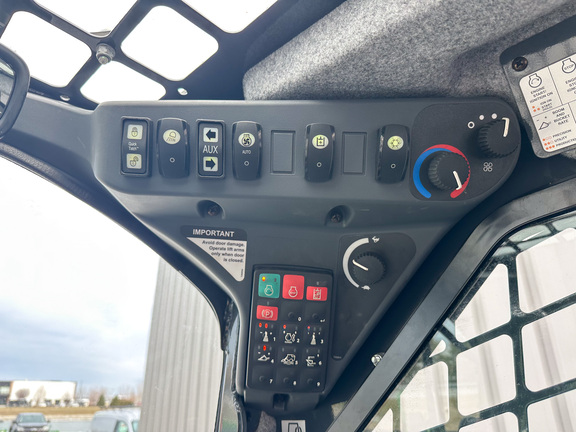 2022 John-Deere 330G