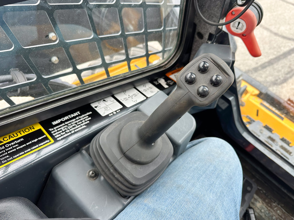 2022 John-Deere 330G