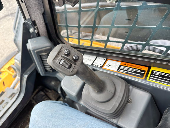 2022 John-Deere 330G