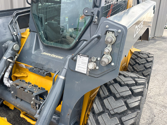 2022 John-Deere 330G