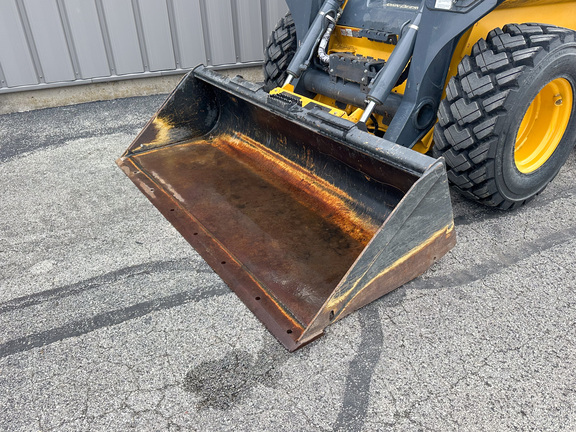 2022 John-Deere 330G