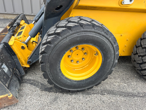 2022 John-Deere 330G