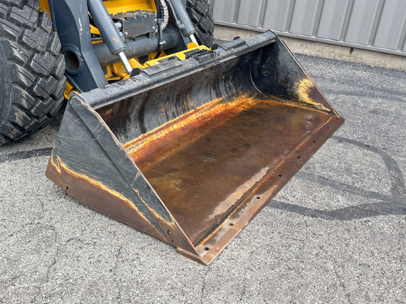 2022 John-Deere 330G