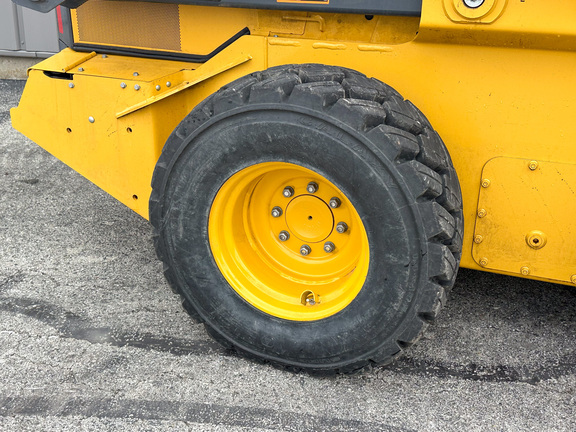 2022 John-Deere 330G