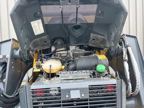 2022 John-Deere 330G