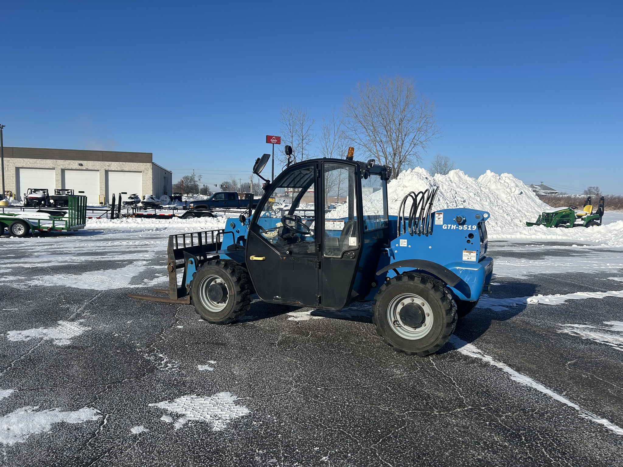 2018 Genie GTH5519 Image 2