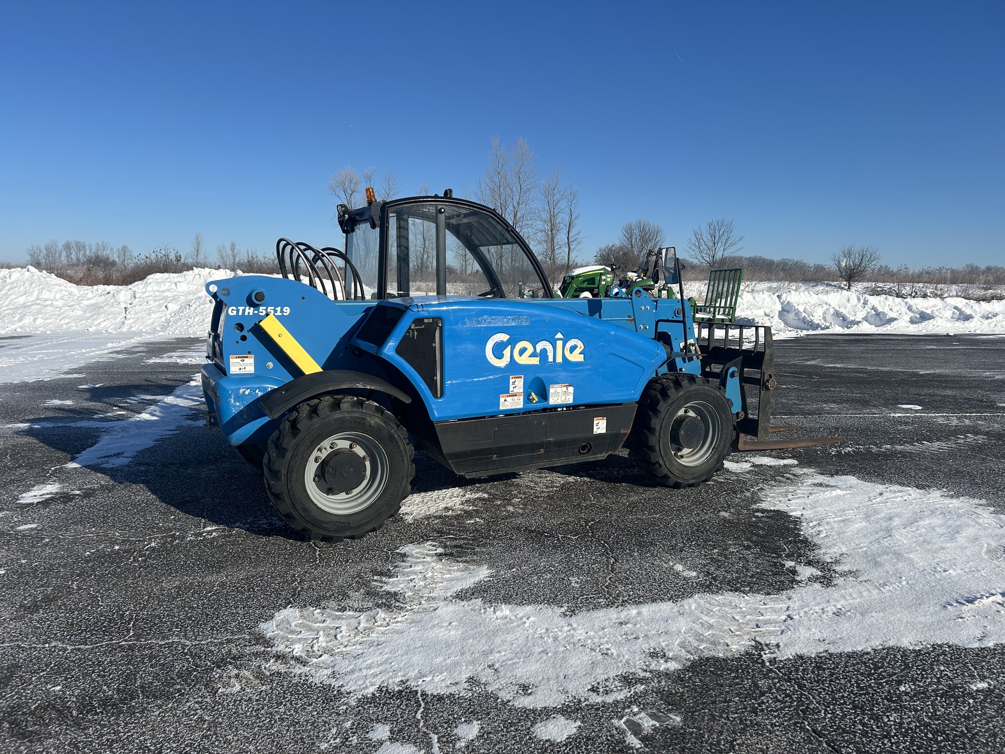 2018 Genie GTH5519 Image 3
