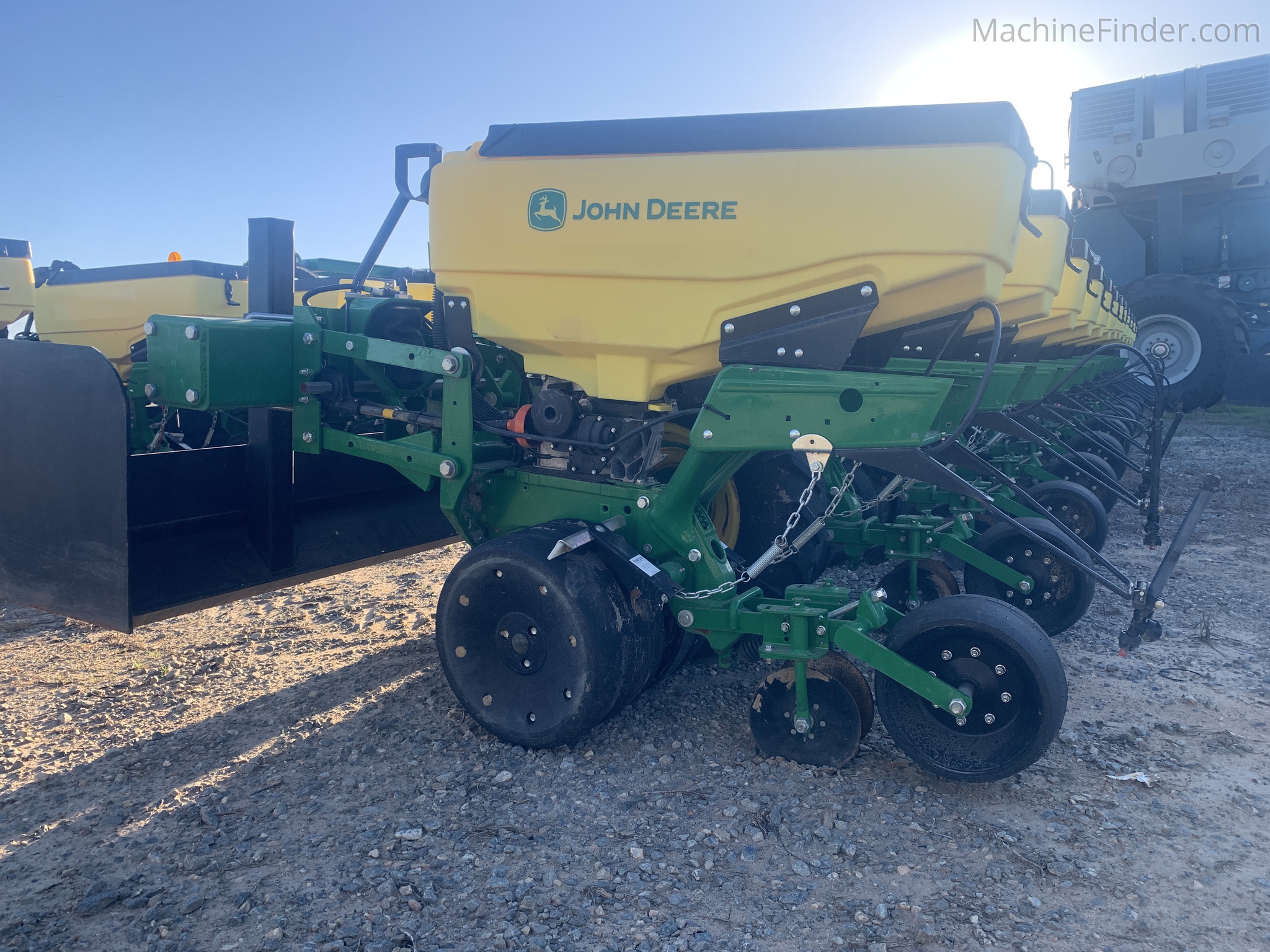 2025 John Deere 1725 | Planters: Integral | MachineFinder