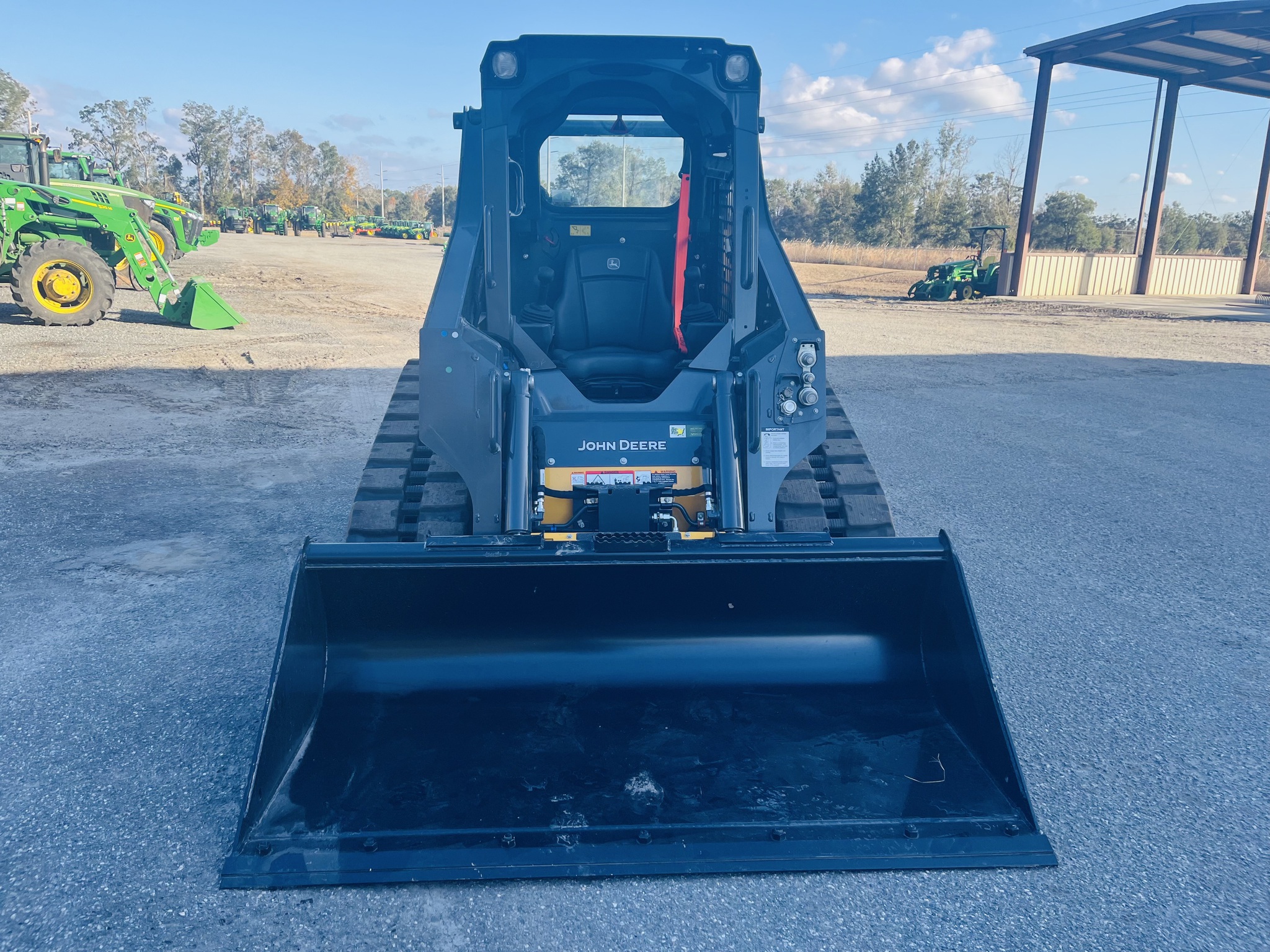 John Deere 317G Image 2