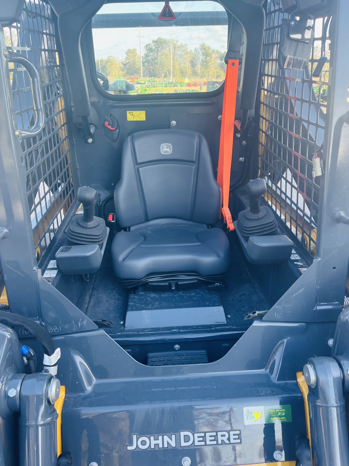 John Deere 317G Image 7