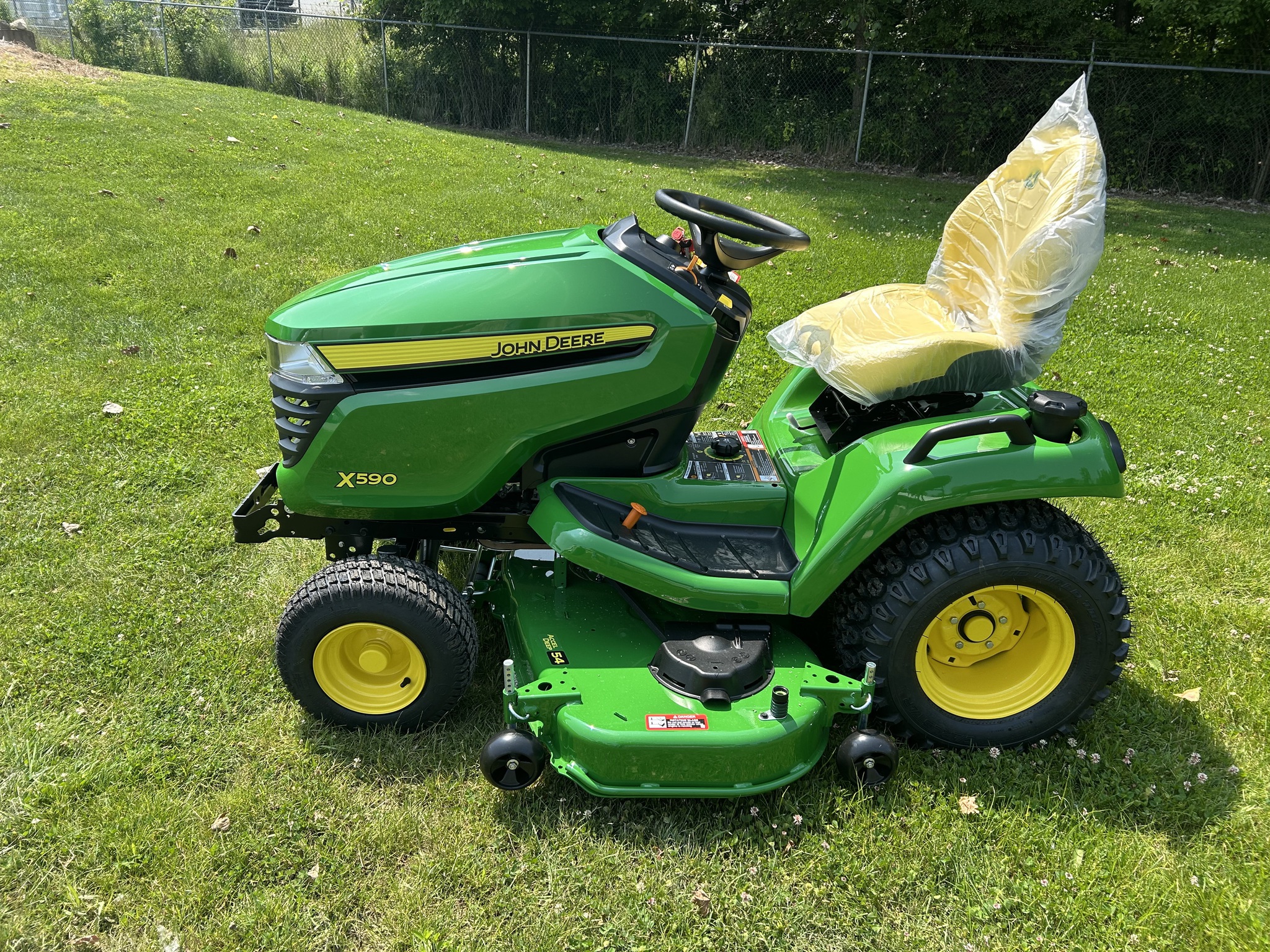 2026 John Deere X590 Image 5