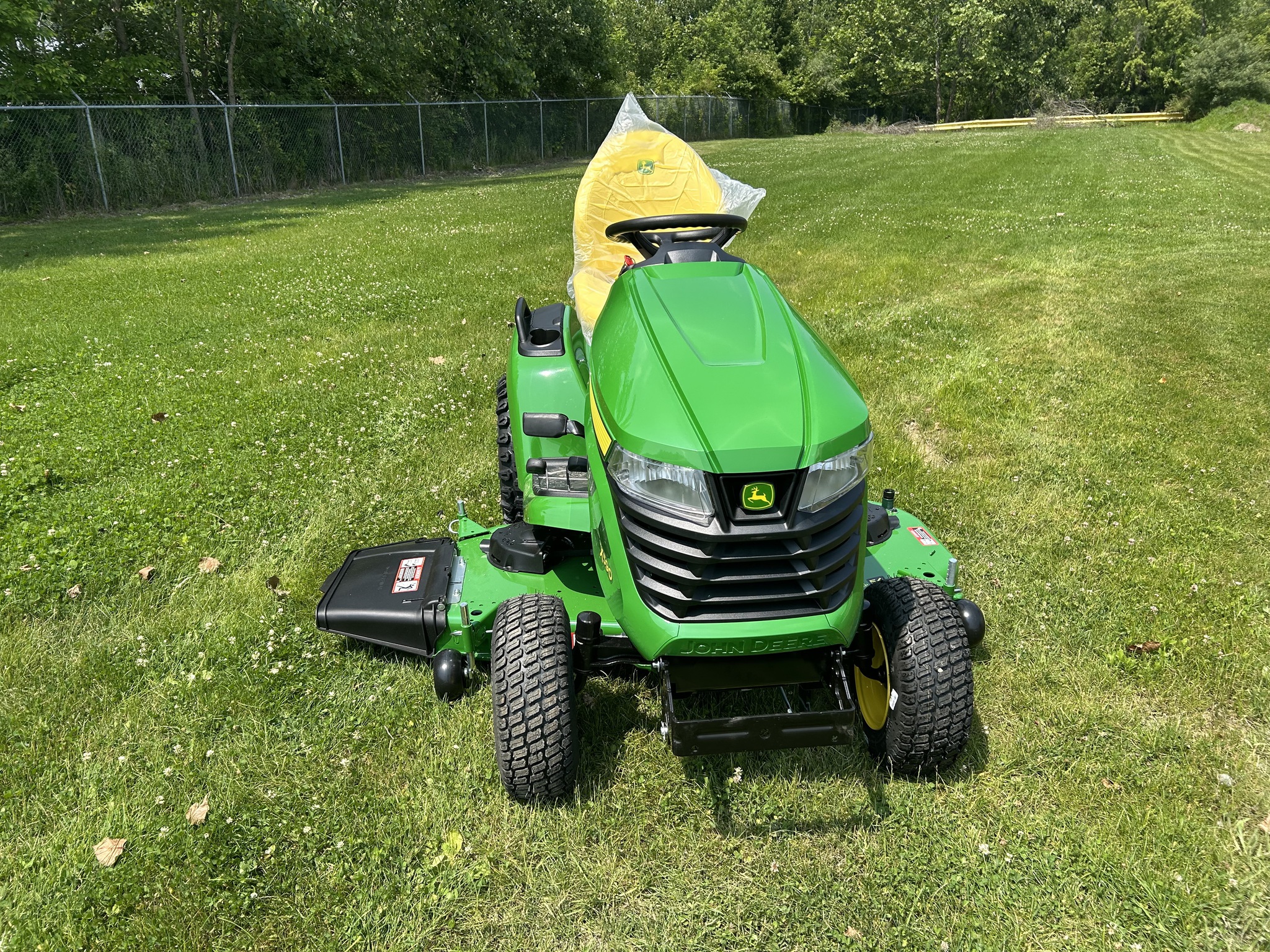 2026 John Deere X590 Image 8