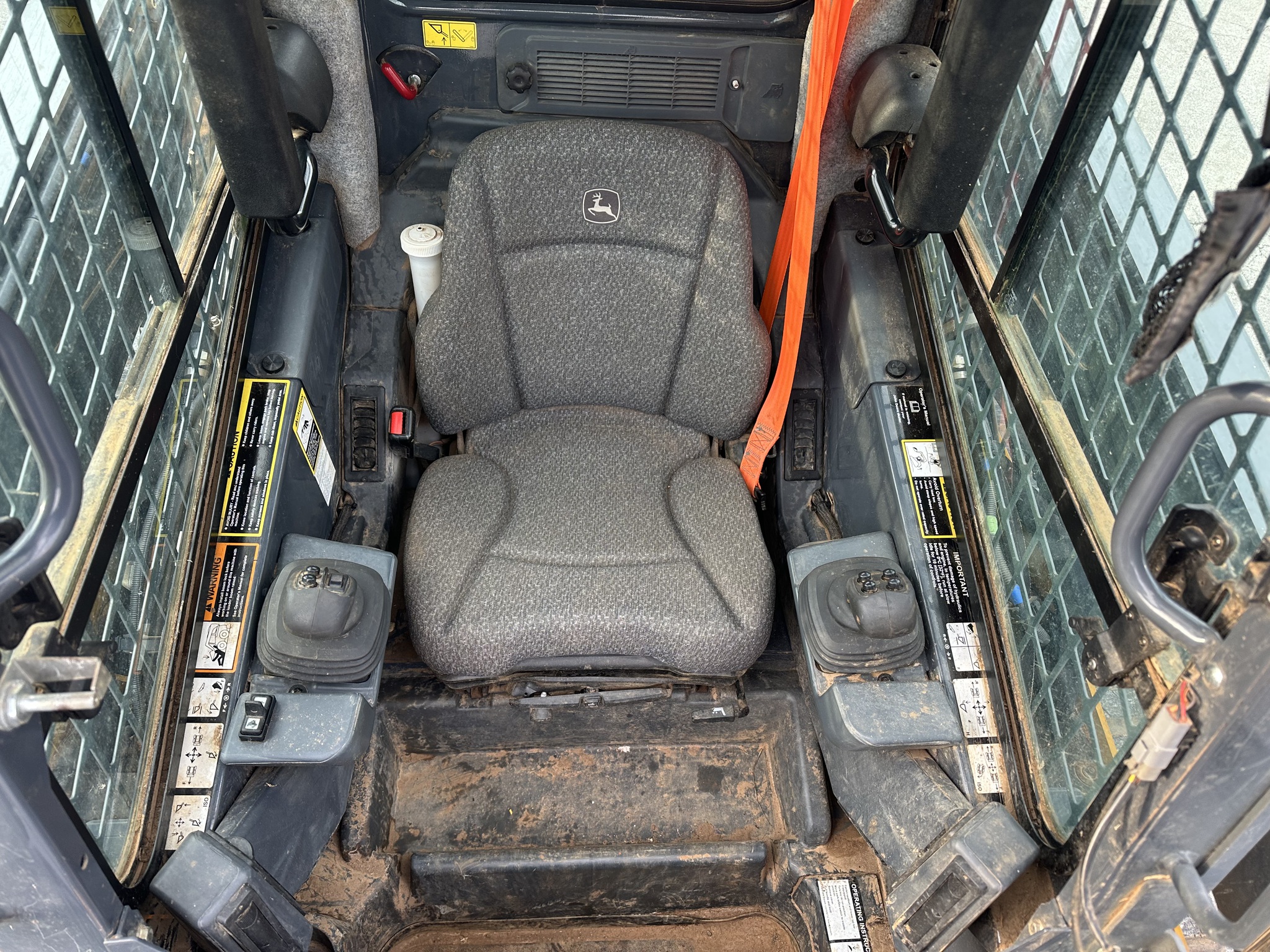 2024 John Deere 333G Image 5