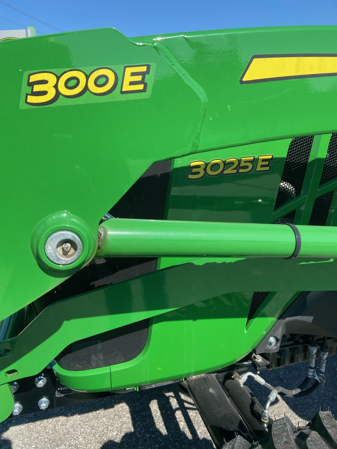 2024 John Deere 3025E Image 8