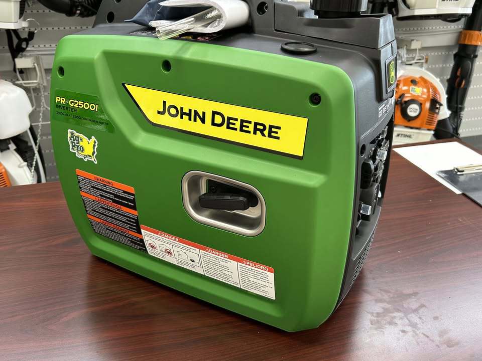 John Deere PR-G2500I: 2500 Watt Inverter Generator Image 2