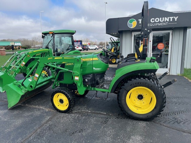 2018 John Deere 2038R Image 2