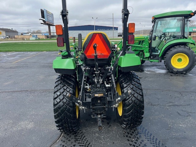 2018 John Deere 2038R Image 3