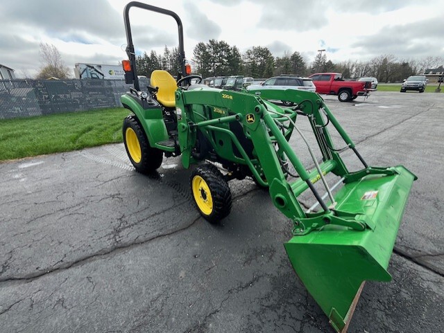 2018 John Deere 2038R Image 5