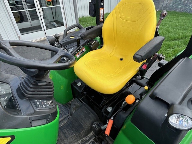 2018 John Deere 2038R Image 7