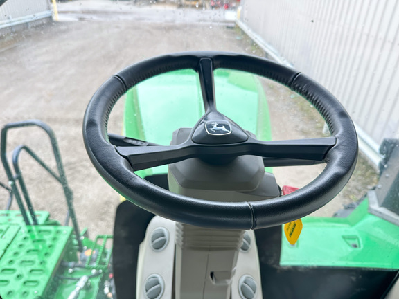 2022 John-Deere 9RT 570