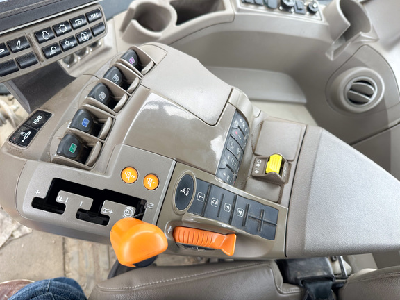 2022 John-Deere 9RT 570