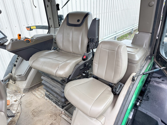 2022 John-Deere 9RT 570