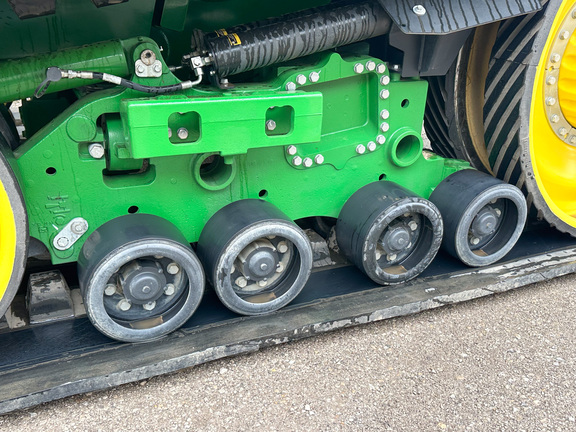 2022 John-Deere 9RT 570